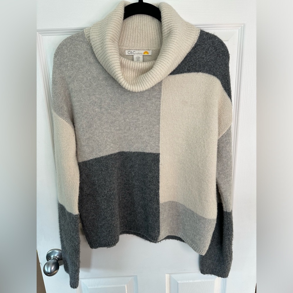 C&C California white gray color-block cowl neck sweater size M